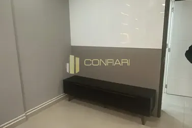 Sala Comercial para alugar - 89m&sup2; - Meia Praia