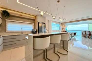 Apartamento &agrave; venda - 200m&sup2; - Meia Praia