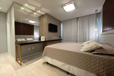 Apartamento &agrave; venda - 187m&sup2; - Meia Praia