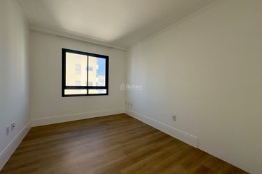 Apartamento &agrave; venda - 180m&sup2; - Meia Praia
