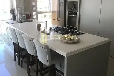 Apartamento &agrave; venda - 135m&sup2; - Meia Praia
