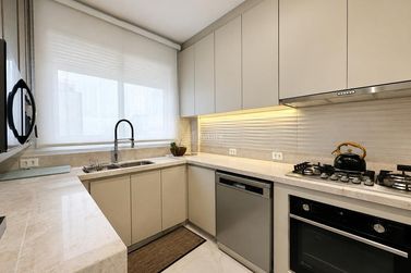 Apartamento &agrave; venda - 145m&sup2; - Meia Praia