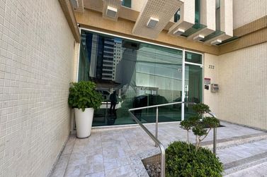 Apartamento &agrave; venda - 180m&sup2; - Meia Praia