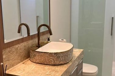 Apartamento para alugar - 200m&sup2; - Meia Praia
