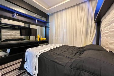 Apartamento &agrave; venda - 208m&sup2; - Meia Praia