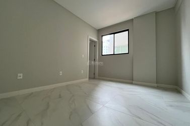 Apartamento &agrave; venda - 125m&sup2; - Meia Praia