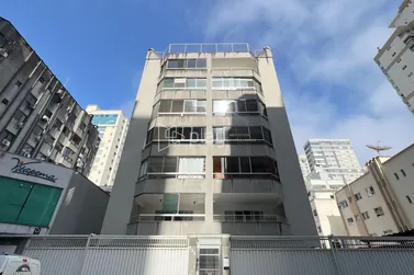 Apartamento &agrave; venda - 140m&sup2; - Meia Praia