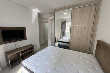 Apartamento &agrave; venda - 135m&sup2; - Meia Praia