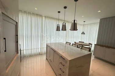 Apartamento &agrave; venda - 202m&sup2; - Meia Praia