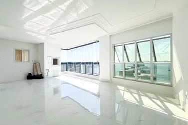 Apartamento &agrave; venda - 140m&sup2; - Meia Praia