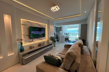 Apartamento &agrave; venda - 110m&sup2; - Meia Praia