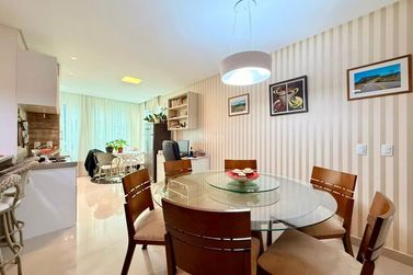 Apartamento &agrave; venda - 135m&sup2; - Meia Praia