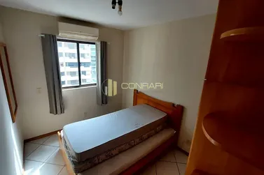 Apartamento para alugar - 163m&sup2; - meia praia
