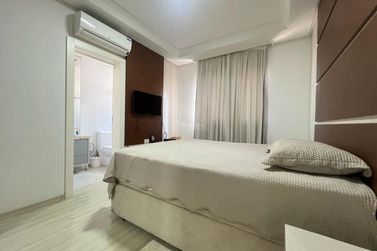 Apartamento &agrave; venda - 171m&sup2; - Meia Praia