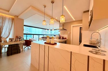 Apartamento &agrave; venda - 182m&sup2; - Meia Praia