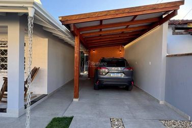 Casa &agrave; venda - 300m&sup2; - Cedro