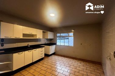 Casa para alugar - 211m&sup2; - Centro
