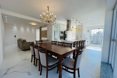 Apartamento &agrave; venda - 117m&sup2; - Meia Praia
