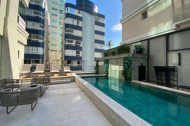 Apartamento &agrave; venda - 240m&sup2; - Meia Praia