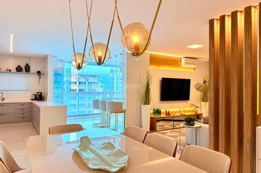Apartamento &agrave; venda - 160m&sup2; - Meia Praia