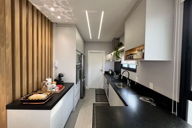 Apartamento &agrave; venda - 137m&sup2; - Meia Praia