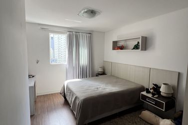 Apartamento &agrave; venda - 226m&sup2; - Meia Praia