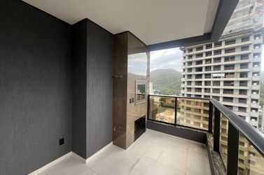 Apartamento &agrave; venda - 130m&sup2; - Meia Praia