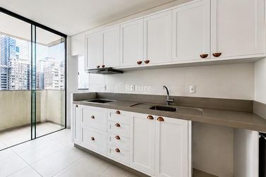 Apartamento &agrave; venda - 208m&sup2; - Meia Praia
