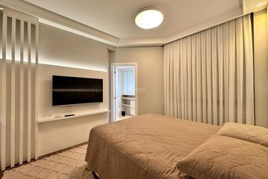 Apartamento &agrave; venda - 130m&sup2; - Meia Praia