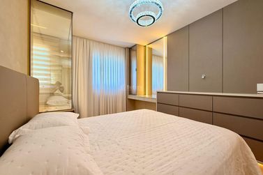 Apartamento &agrave; venda - 135m&sup2; - Meia Praia