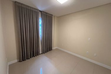 Apartamento &agrave; venda - 135m&sup2; - Meia Praia