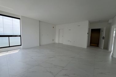 Apartamento &agrave; venda - 129m&sup2; - Meia Praia