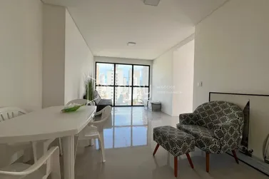 Apartamento &agrave; venda - 106m&sup2; - Meia Praia