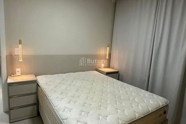 Apartamento &agrave; venda - 81m&sup2; - Meia Praia