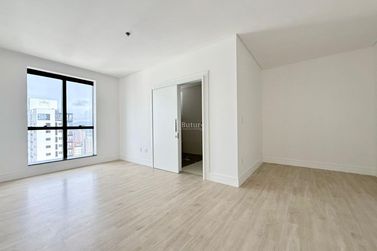 Apartamento &agrave; venda - 206m&sup2; - Meia Praia