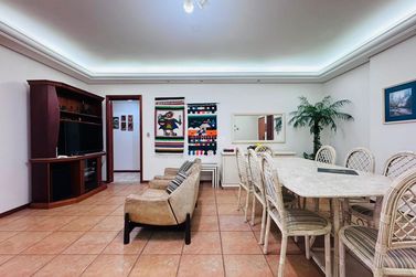Apartamento &agrave; venda - 112m&sup2; - Centro