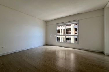 Apartamento &agrave; venda - 180m&sup2; - Meia Praia