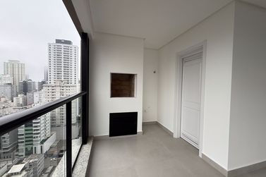 Apartamento &agrave; venda - 136m&sup2; - Meia Praia