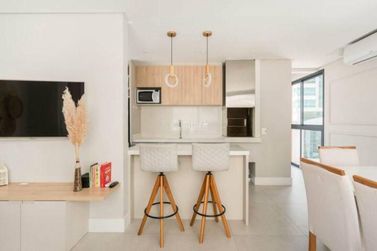 Apartamento &agrave; venda - 102m&sup2; - Meia Praia