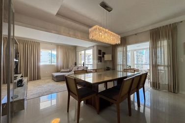 Apartamento &agrave; venda - 173m&sup2; - Centro