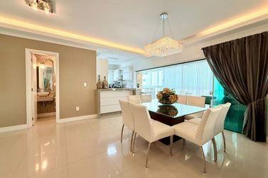 Apartamento &agrave; venda - 150m&sup2; - Meia Praia