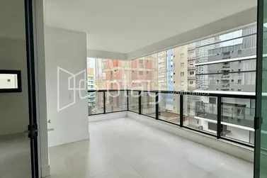 Apartamento &agrave; venda - 132m&sup2; - Meia Praia