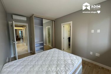 Apartamento para alugar - 132m&sup2; - Meia Praia