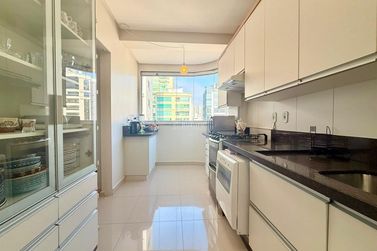 Apartamento &agrave; venda - 145m&sup2; - Meia Praia
