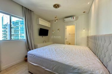 Apartamento &agrave; venda - 137m&sup2; - Meia Praia