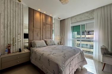 Apartamento &agrave; venda - 240m&sup2; - Meia Praia