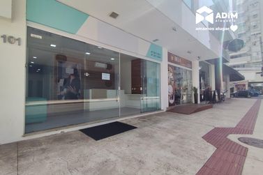 Sal&atilde;o Comercial para alugar - 180m&sup2; - Centro