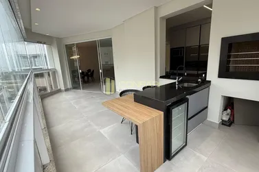 Apartamento &agrave; venda - 188m&sup2; - Meia Praia