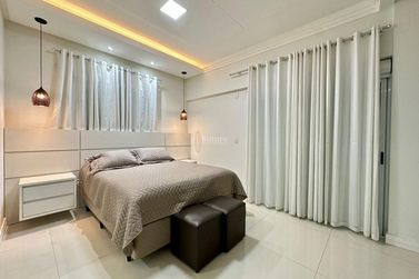 Apartamento &agrave; venda - 300m&sup2; - Meia Praia