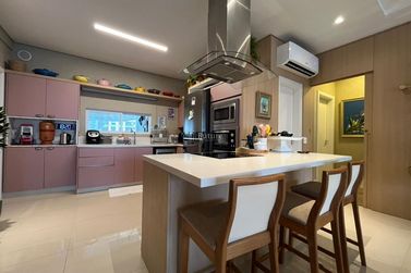 Apartamento &agrave; venda - 145m&sup2; - Meia Praia